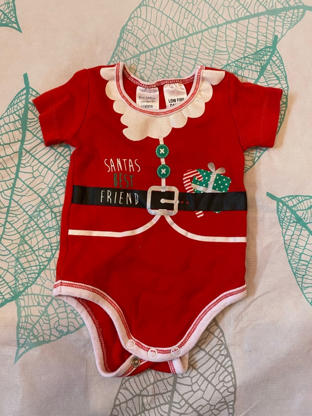 2pcs Santa's Best Friend Red Infant Holiday Onesie and Long Sleeve Carters Onsie